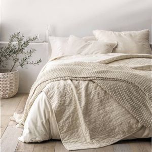 Casaluna• heavy weight linen queen quilt -natural